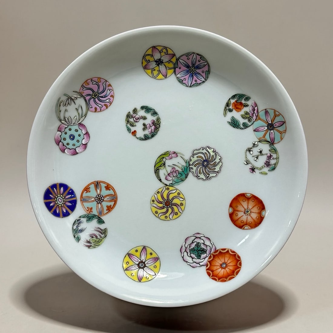 A Exquisite Ruby Red-Glazed Famille-Rose Flower Pattern Plate - 3