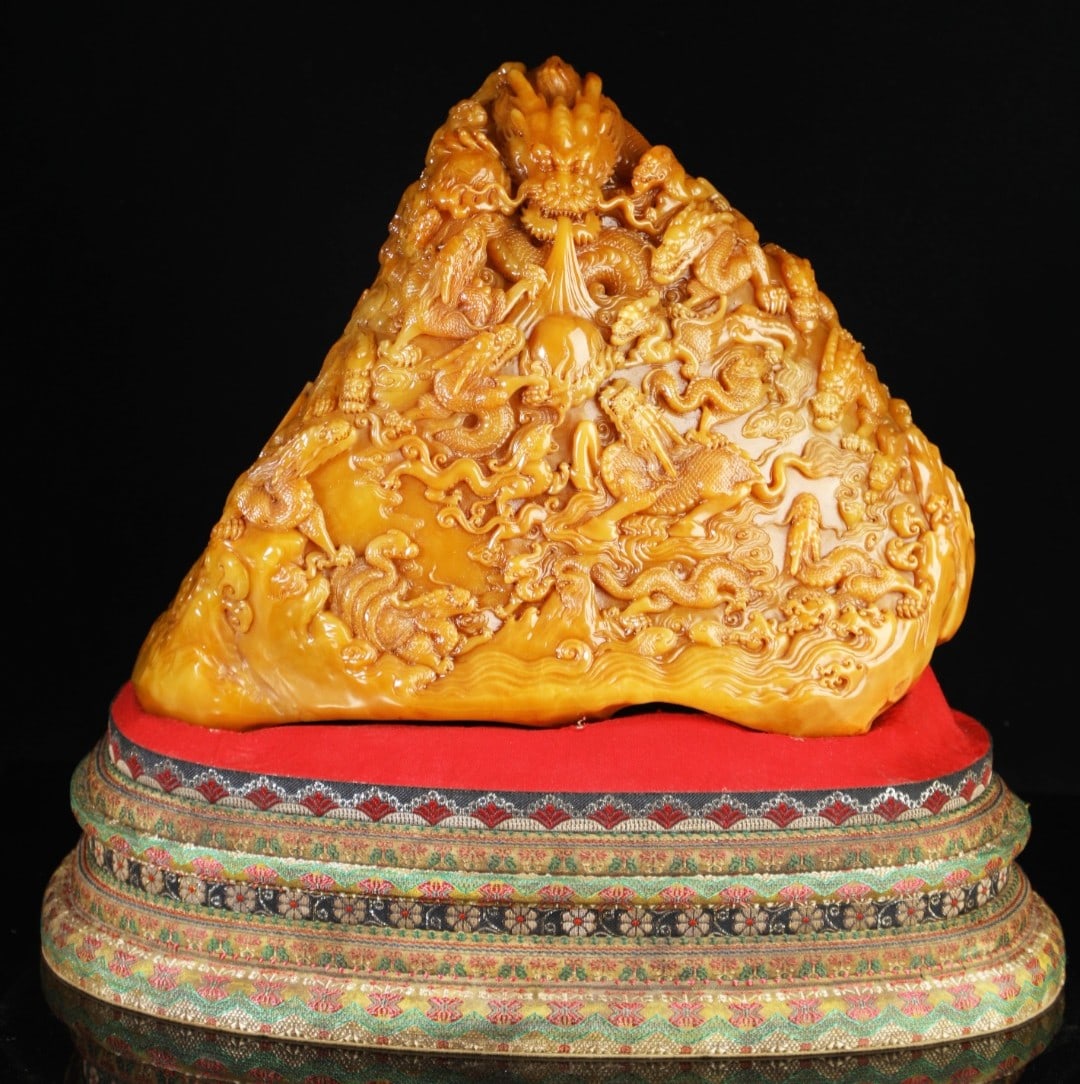 A Exquisite Shoushan Stone Dragon Pattern Ornament: A Exquisite Shoushan Stone Dragon Pattern Ornament,Qing Dynasty, China,Size:13inx13.8inx9.4in,Weight:25500g 寿山石龙摆件,中国清代