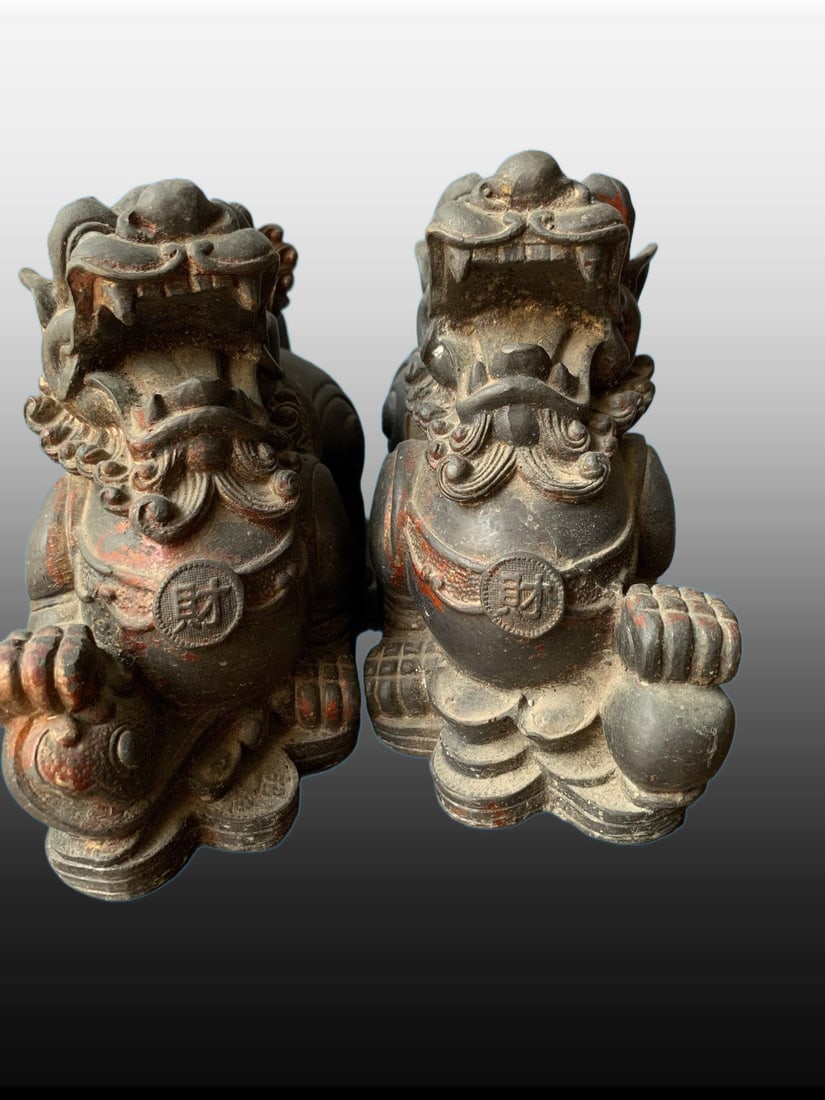 A pair of Exquisite Bronze Auspicious Beast Ornaments (1 of 9)