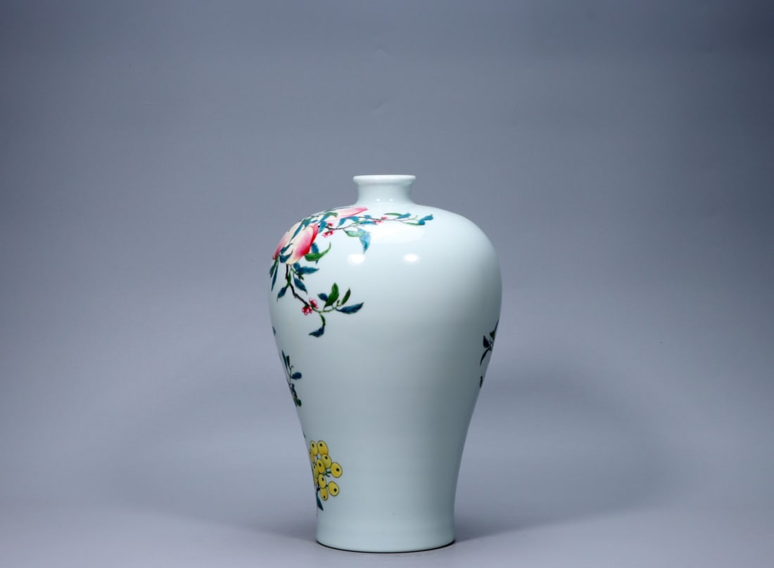 A Exquisite Enamel Flower and Fruit Pattern Vase - 3