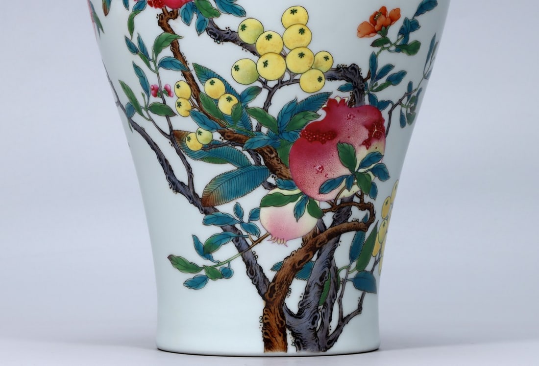 A Exquisite Enamel Flower and Fruit Pattern Vase - 4
