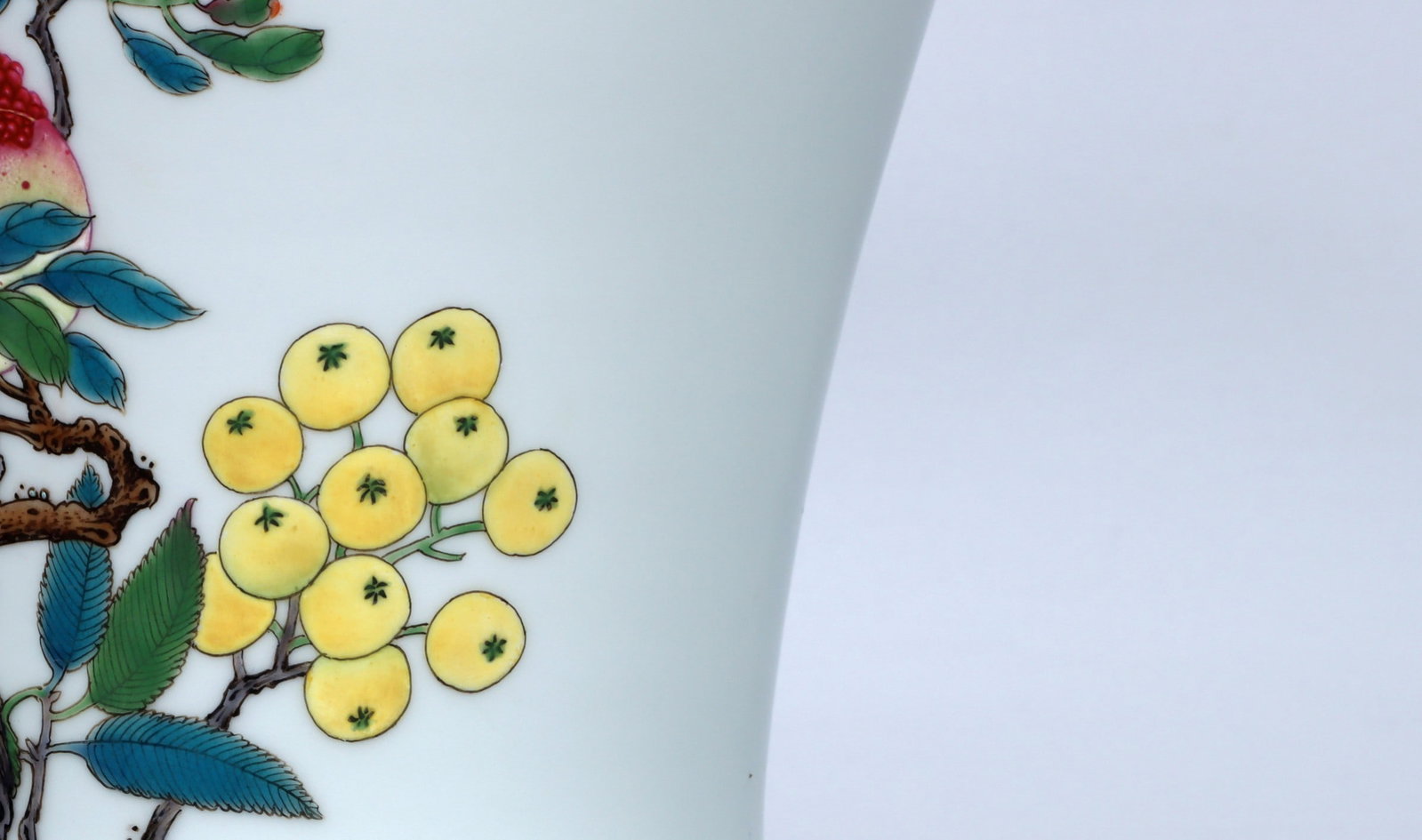 A Exquisite Enamel Flower and Fruit Pattern Vase - 6
