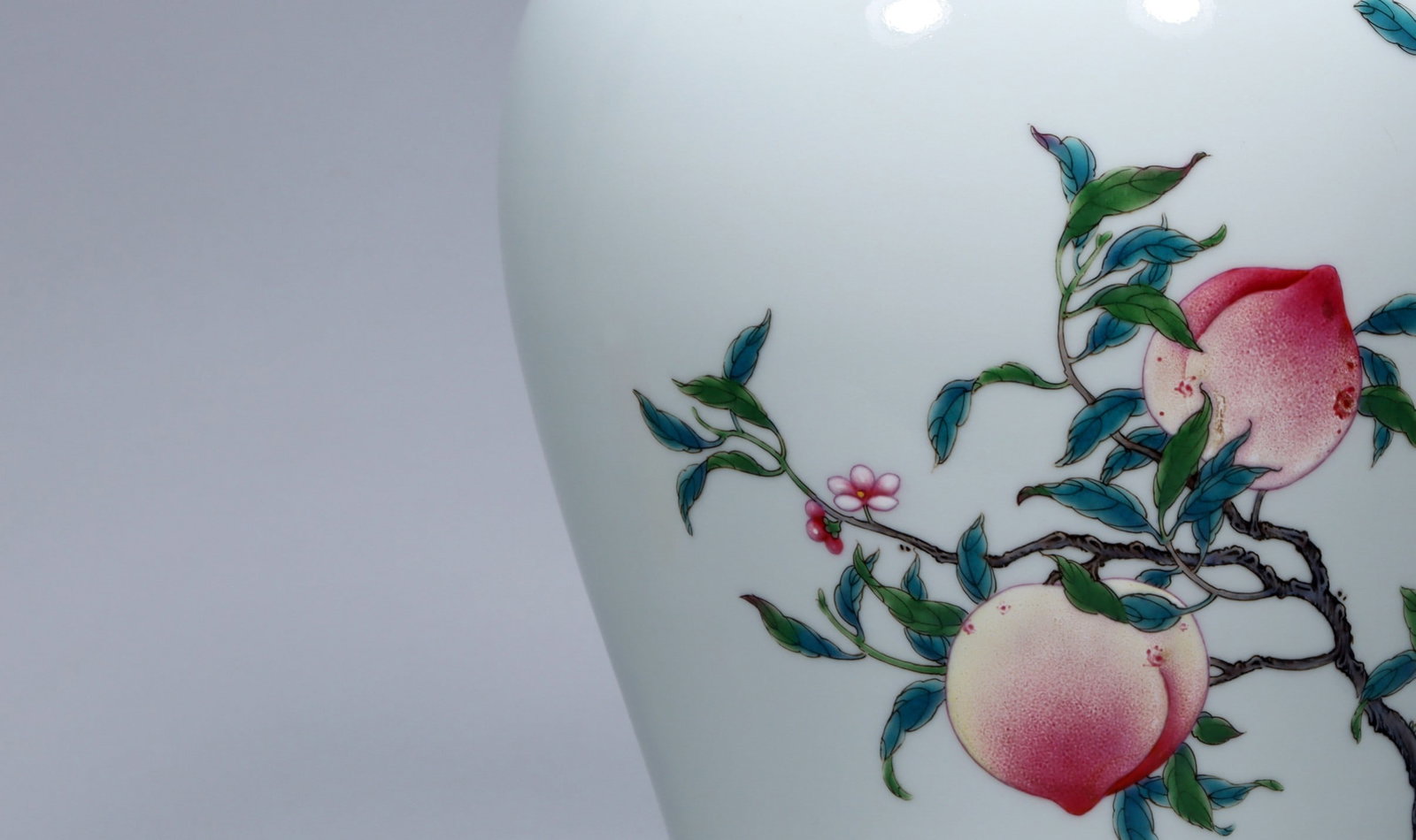 A Exquisite Enamel Flower and Fruit Pattern Vase - 7