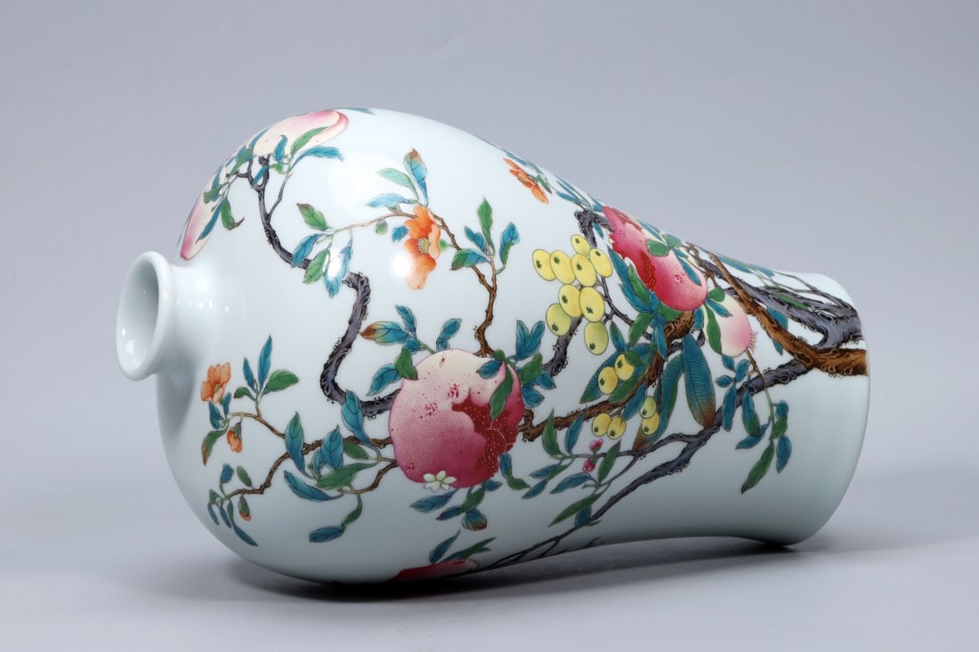 A Exquisite Enamel Flower and Fruit Pattern Vase - 8