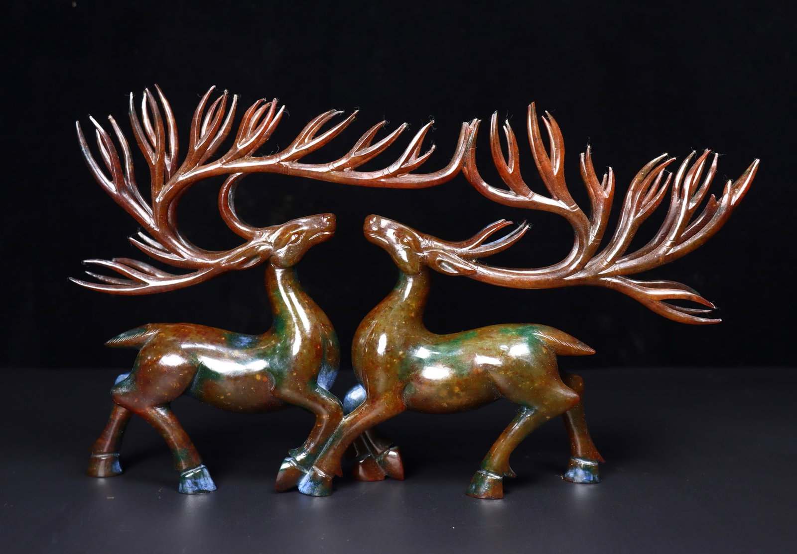 A Exquisite Hotan Jade Deer Ornament: A Exquisite Hotan Jade Deer Ornament,Qing Dynasty, China,Size:10.2inx1.4inx6.3in ,Weight:722g 和田玉鹿摆件,中国清代