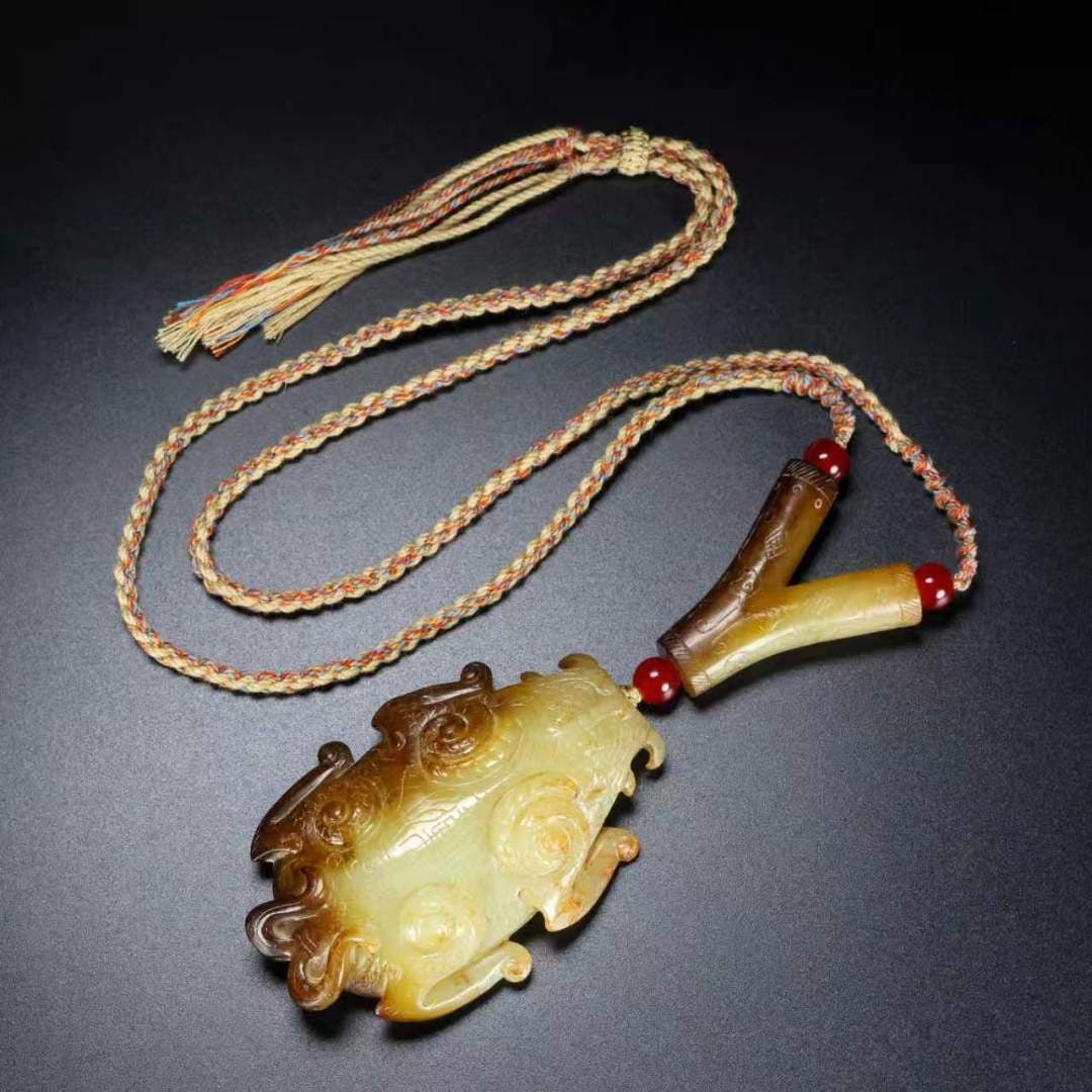 A Exquisite Hotan Jade Pendant: A Exquisite Hotan Jade Pendant,Han Dynasty, China,Size:5.1inx2.2inx0.4in ,Weight:123g 和田玉佩,中国汉代