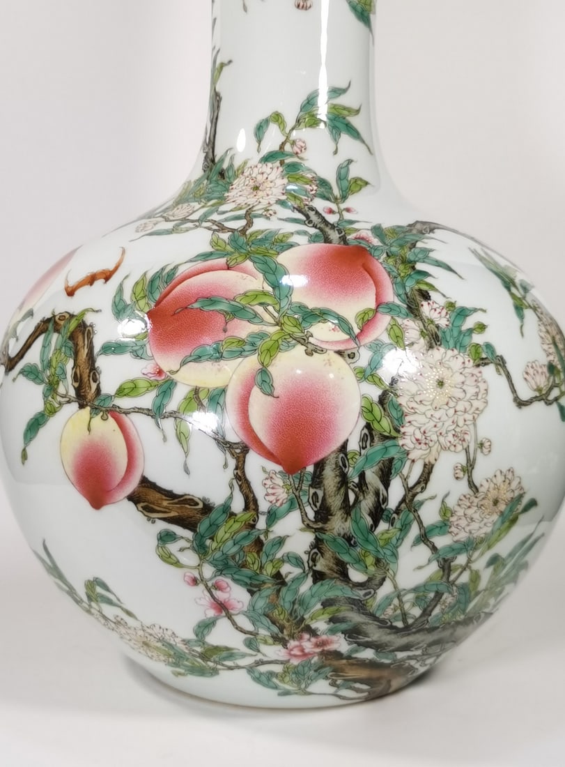A Exquisite Famille-Rose Peach Pattern Vase - 2