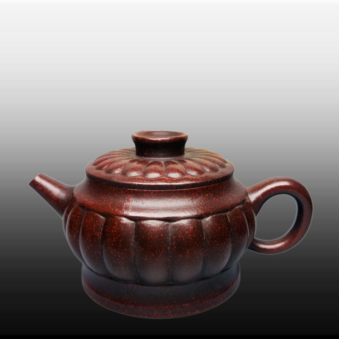 A Exquisite Purple Sands Chrysanthemum Petal Pattern Teapot: A Exquisite Purple Sands Chrysanthemum Petal Pattern Teapot,Republic of China,With Mark,Size:3.7inx4.9in 紫砂菊瓣纹壶,民国,带款