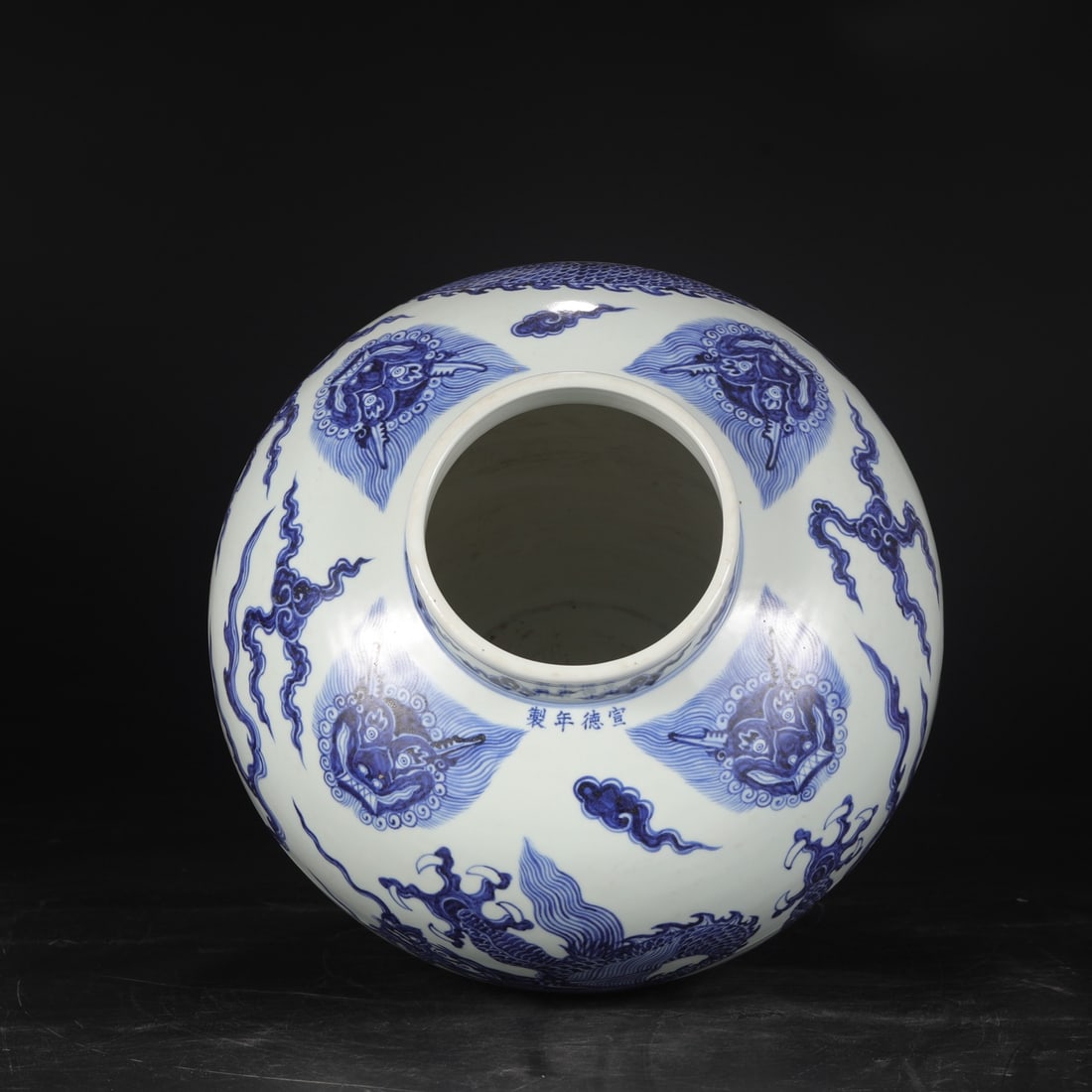 A Exquisite Blue and White Dragon Pattern Jar - 5