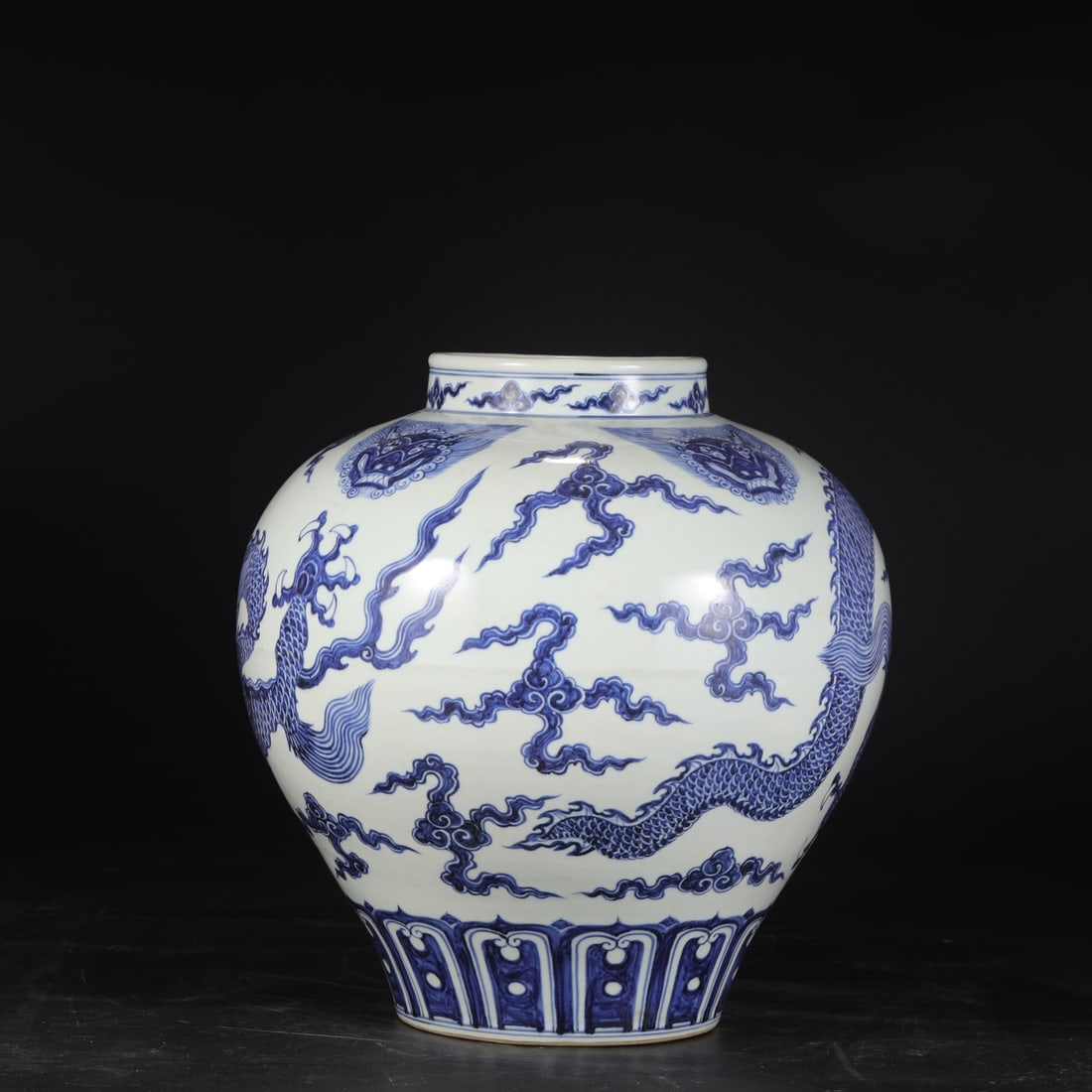 A Exquisite Blue and White Dragon Pattern Jar - 8