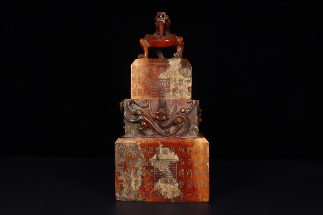 A Exquisite Hotan Jade Seal: A Exquisite Hotan Jade Seal,Han Dynasty, China,With Mark,Size:5.1inx4.9inx10.6in ,Weight:7484g 和田玉印章,中国汉代,带款