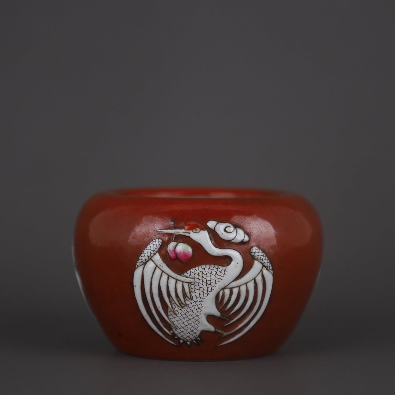A Exquisite Iron-Red Crane Pattern Apple-shaped Brush Washer: A Exquisite Iron-Red Crane Pattern Apple-shaped Brush Washer,Qing Dynasty, China,Qianlong Six-character Mark,Size:1.7inx2.7in 矾红鹤纹苹果笔洗,中&