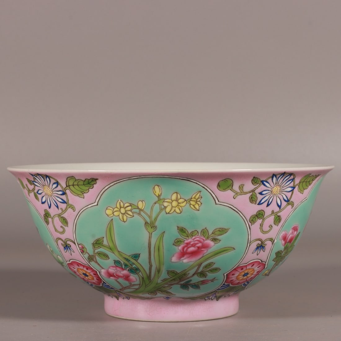 A Exquisite Famille-Rose Rouge-pink ground Flower Pattern Bowl (1 of 9)