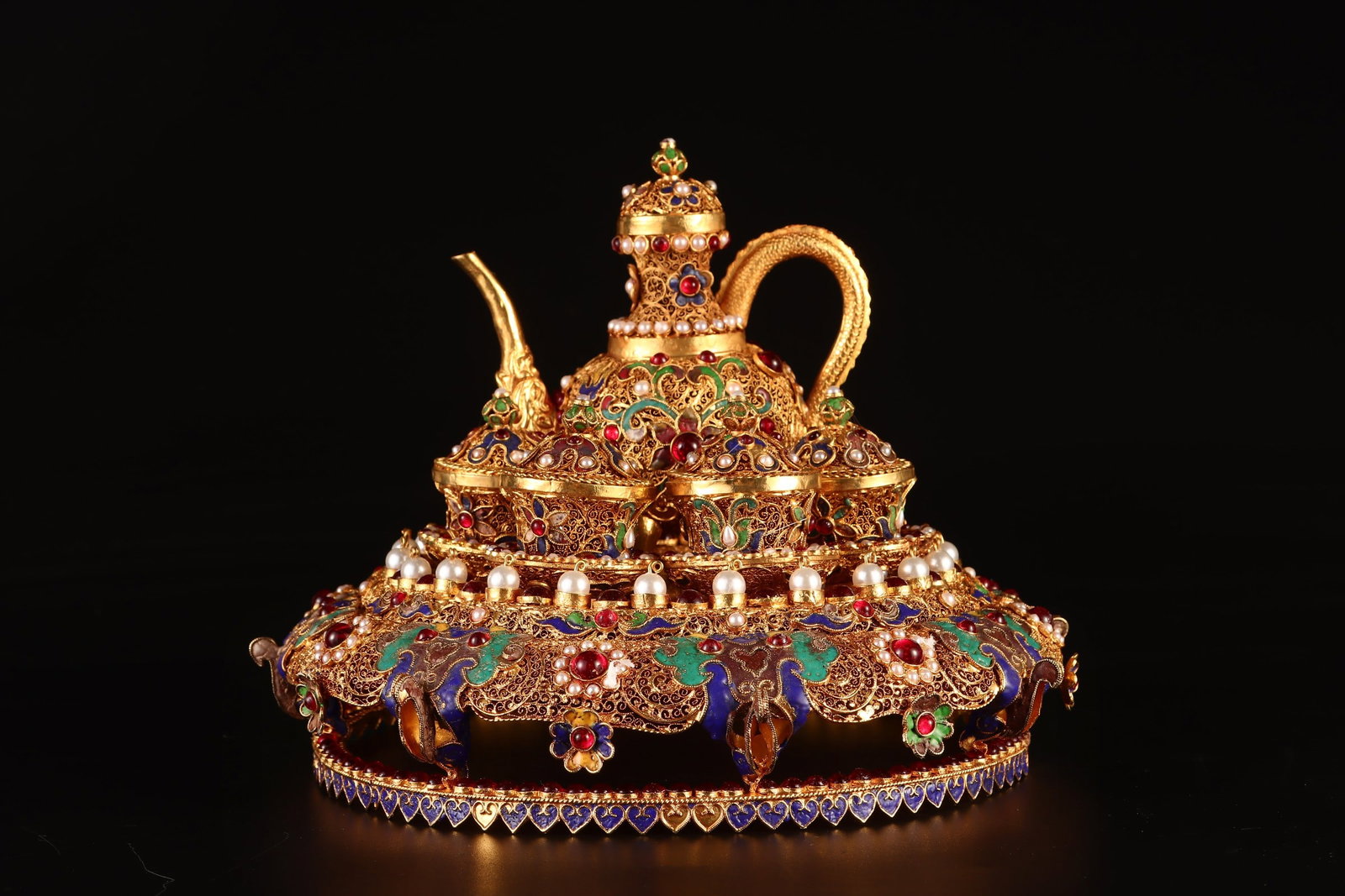 A Set of Exquisite Filigree Gilt Inlaid Gems Ewer: A Set of Exquisite Filigree Gilt Inlaid Gems Ewer,Qing Dynasty, China,Qianlong Four-character Mark,Size:11inx3.1in(Base),5.1inx3.9in(Pot),2inx3.1in(Cup),TotalWeight:1563g 一套花Ç