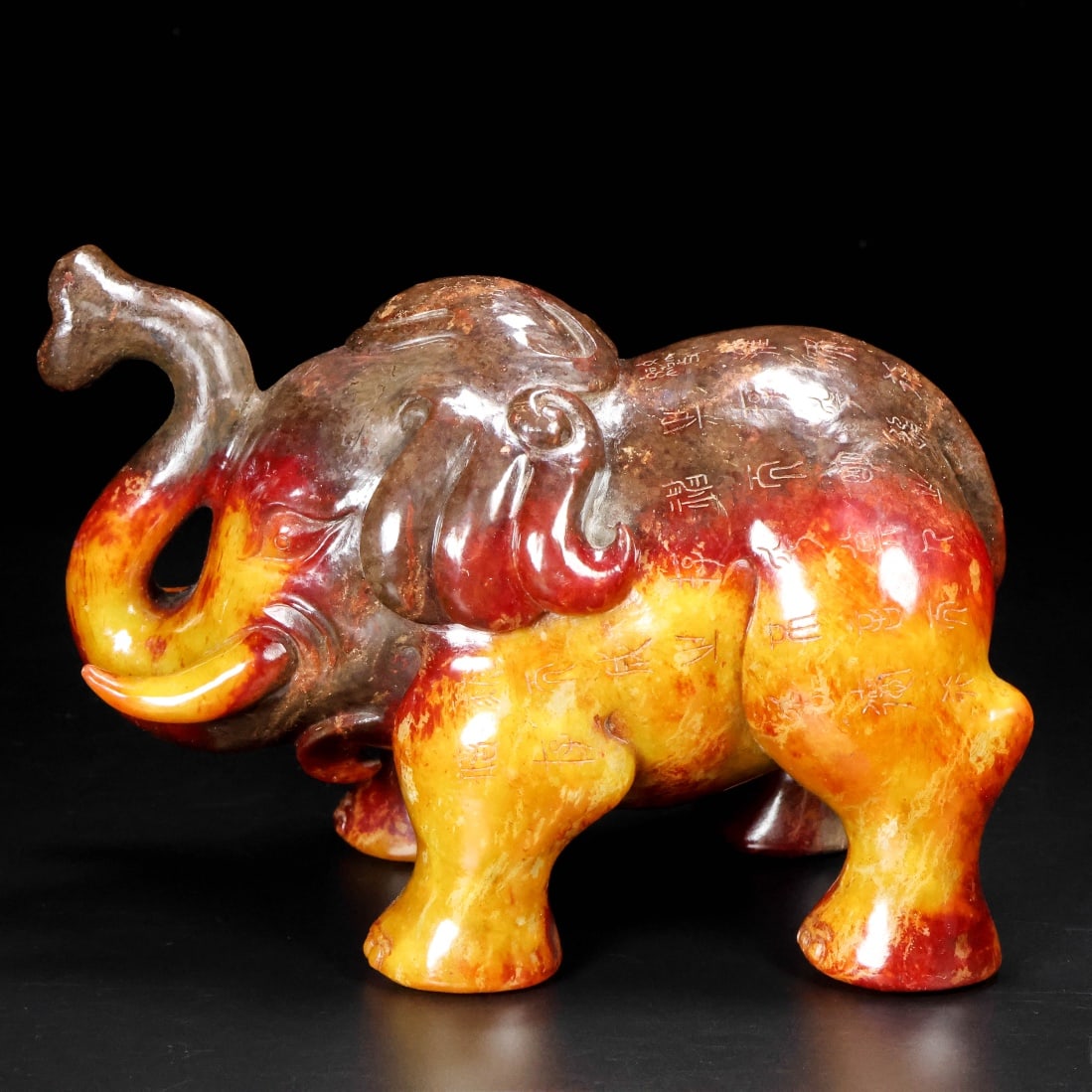 A Exquisite Hotan Jade Elephant Ornament: A Exquisite Hotan Jade Elephant Ornament,Han Dynasty, China,Size:7.9inx4.1inx5.3in ,Weight:2750g 和田玉大象摆件,中国汉代
