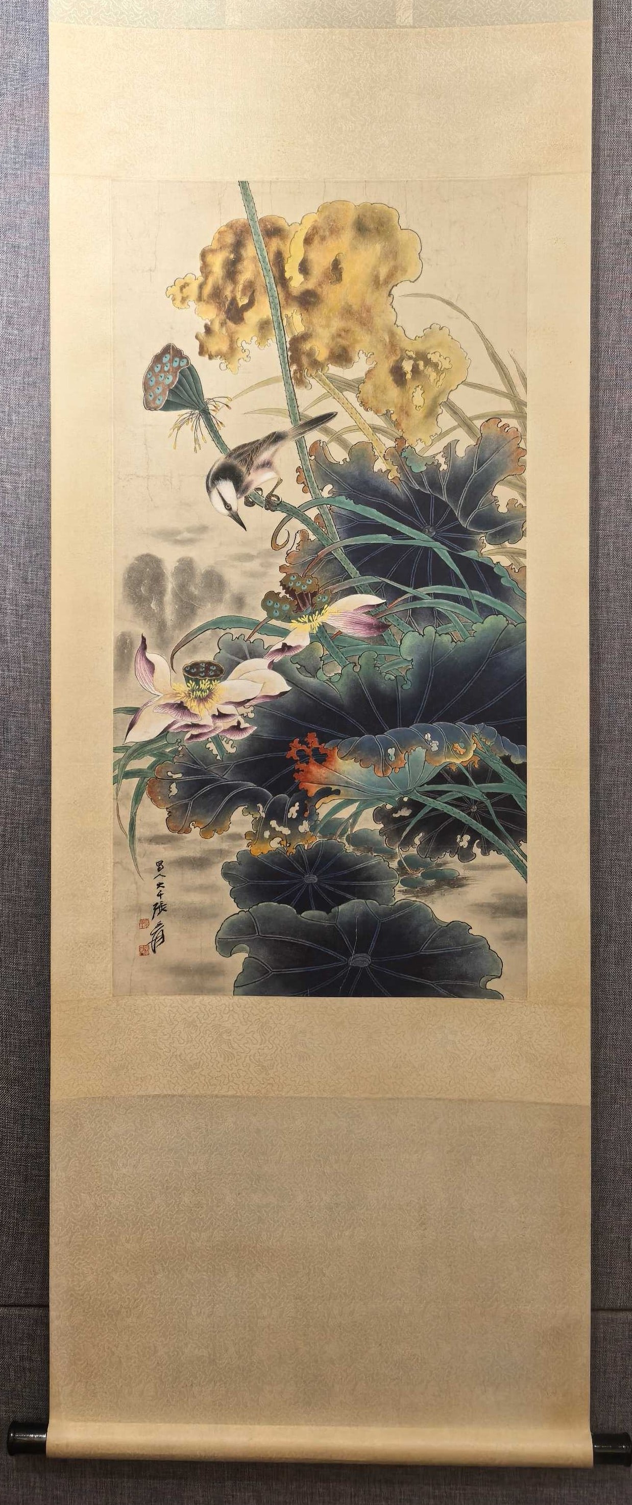 A Chinese Vertical Scroll Ink Painting of Flower and Bird on Paper: A Chinese Vertical Scroll Ink Painting of Flower and Bird on Paper 一幅中国水墨纸本花鸟画立轴,近现代,