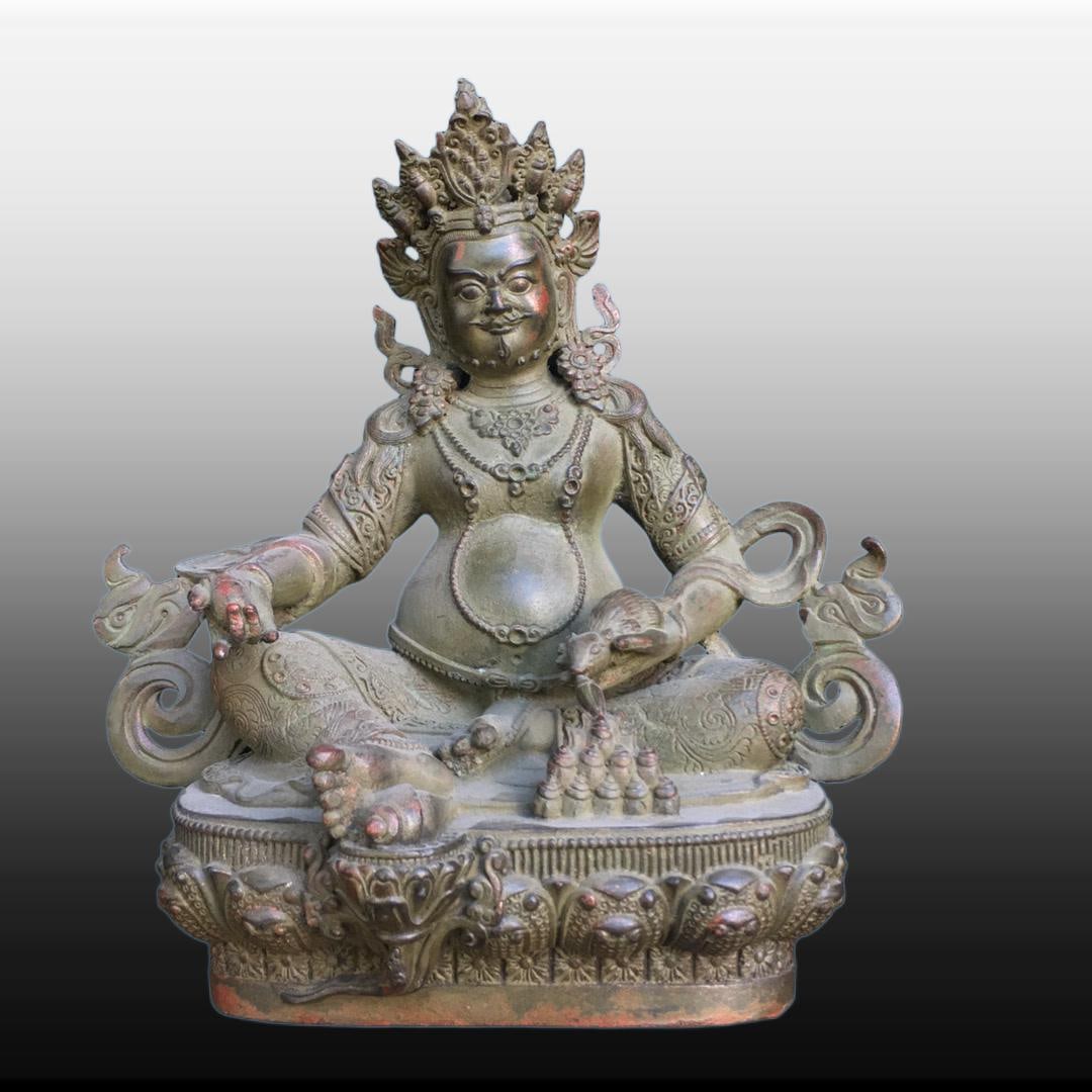 A Exquisite Bronze Buddha Statue Ornament: A Exquisite Bronze Buddha Statue Ornament,Qing Dynasty, China,Size:11.4inx9.4in,Weight:2410g 铜造佛像摆件,中国清代