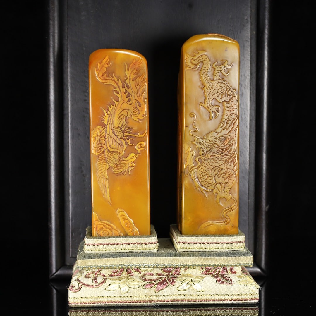 A pair of Exquisite Shoushan Stone Dragon and Phoenix Pattern Seal: A pair of Exquisite Shoushan Stone Dragon and Phoenix Pattern Seal,Qing Dynasty, China,With Mark,Size:5.3inx1.5inx1.4in,Weight:860g 一对寿山石龙凤纹