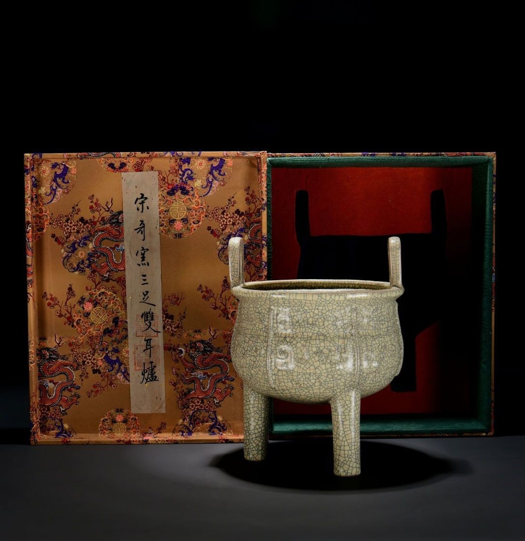 A Exquisite Ge yao Tripod Double-Ears Censer: A Exquisite Ge yao Tripod Double-Ears Censer,Song Dynasty, China,Size:9.1inx7.1in 哥窑三足双耳炉,中国宋代