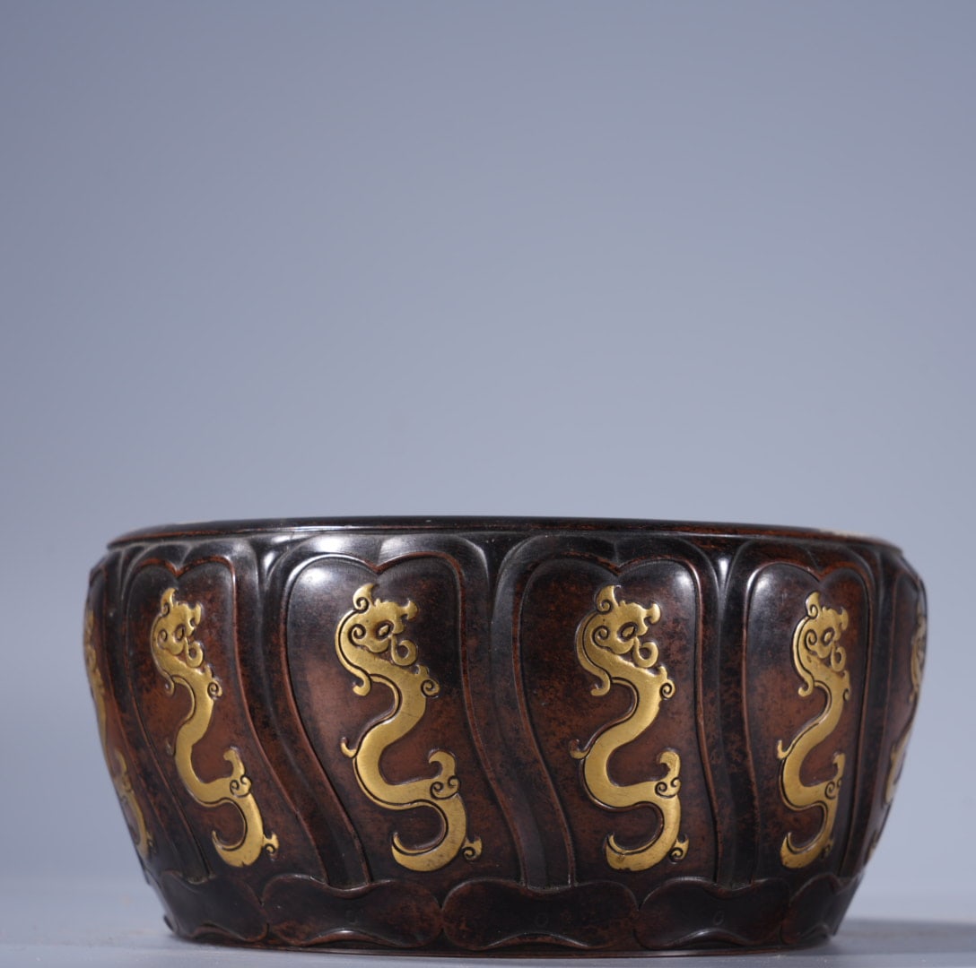 A Exquisite Gilt Bronze Dragon Censer: A Exquisite Gilt Bronze Dragon Censer,Ming Dynasty, China,With Mark,Size:3inx5.7in,Weight:2170g 紫铜鎏金龙炉,中国明代,带款
