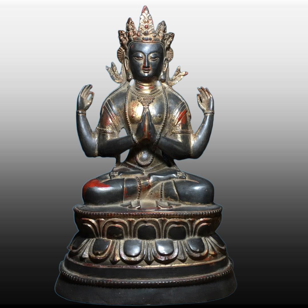 A Exquisite Bronze Buddha Statue Ornament: A Exquisite Bronze Buddha Statue Ornament,Ming Dynasty, China,Size:13inx6.7in,Weight:3230g 铜造佛像摆件,中国明代