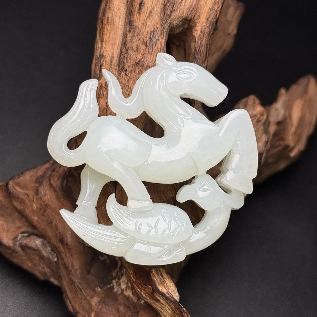 A Exquisite Hotan Jade Horse Ornament: A Exquisite Hotan Jade Horse Ornament,Qing Dynasty, China,Size:2inx2inx0.5in ,Weight:37g 和田玉马摆件,中国清代