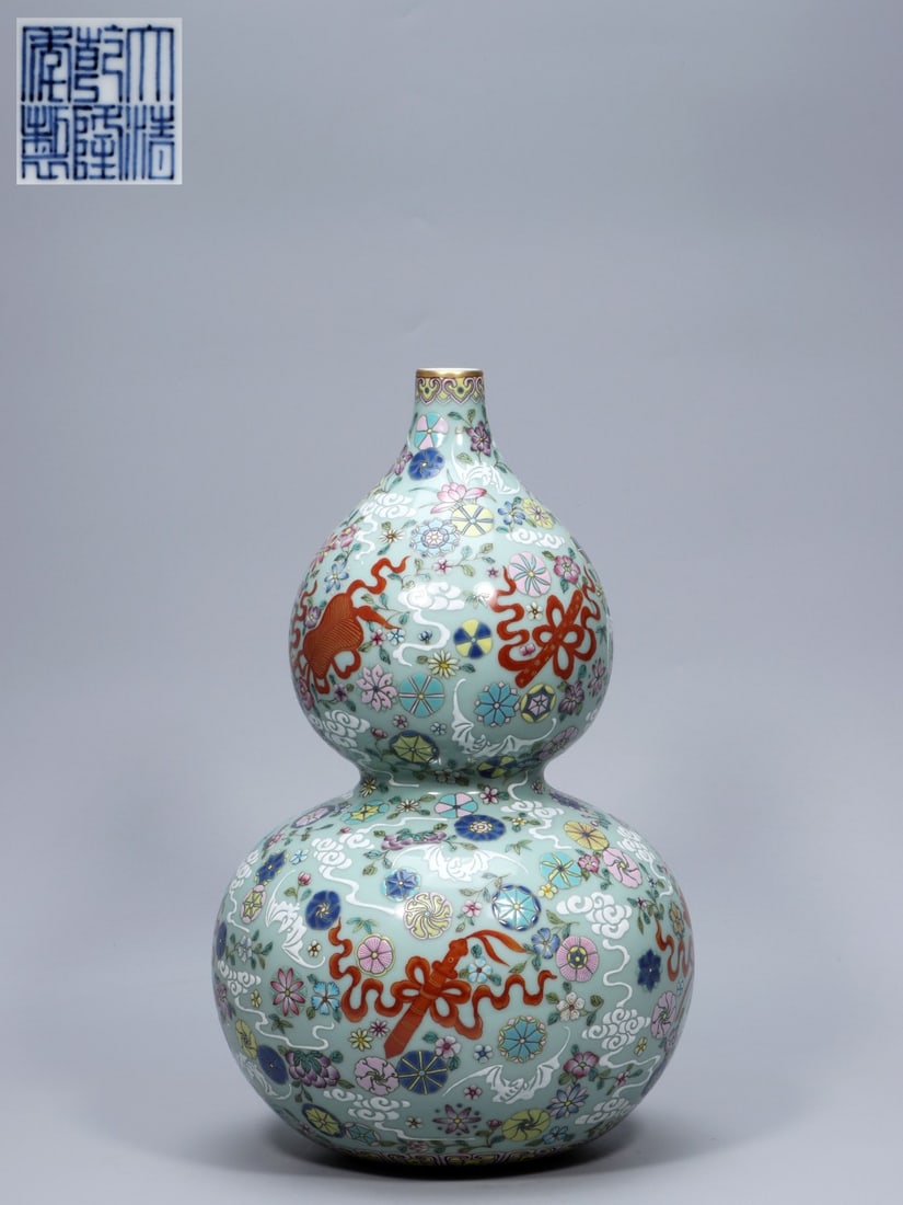 A Exquisite Pea-Green Glaze Painted Gold Eight Treasures Pattern Gourd Vase: A Exquisite Pea-Green Glaze Painted Gold Eight Treasures Pattern Gourd Vase,Qing Dynasty, China,Qianlong Six-character Mark,Size:14.2inx1.2inx8.5inx3.3in,Weight:3363g 豆青釉描&