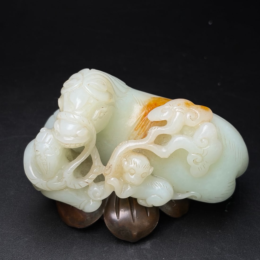 A Exquisite Hotan Jade Horse Ornament: A Exquisite Hotan Jade Horse Ornament,Qing Dynasty, China,Size:3.4inx2.3inx1.7in, Weight:224g 和田玉马摆件,中国清代