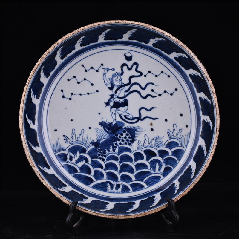 A Exquisite Blue and White Figures Pattern Plate: A Exquisite Blue and White Figures Pattern Plate,Qing Dynasty, China,Size:2.4inx11.2in 青花人物纹盘,中国清代