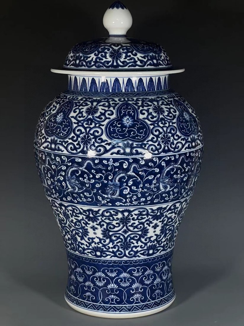 A Exquisite Blue and White Dragon Pattern Vase - 2