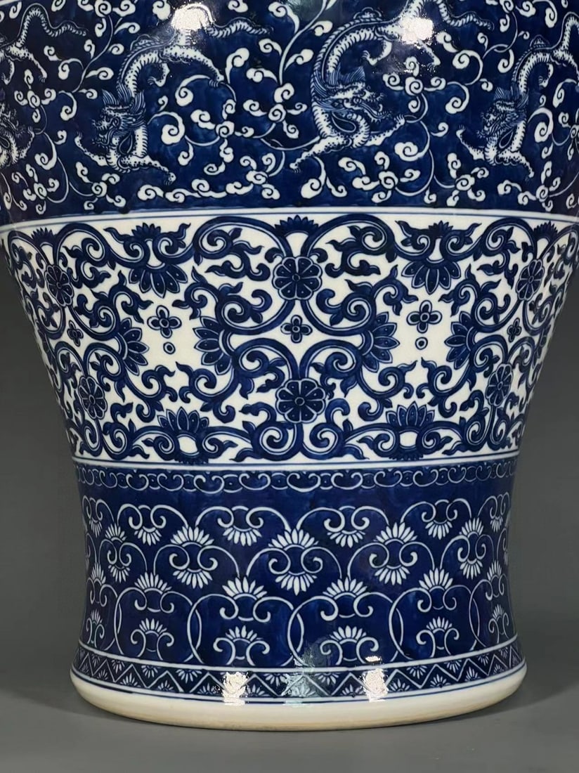 A Exquisite Blue and White Dragon Pattern Vase - 5
