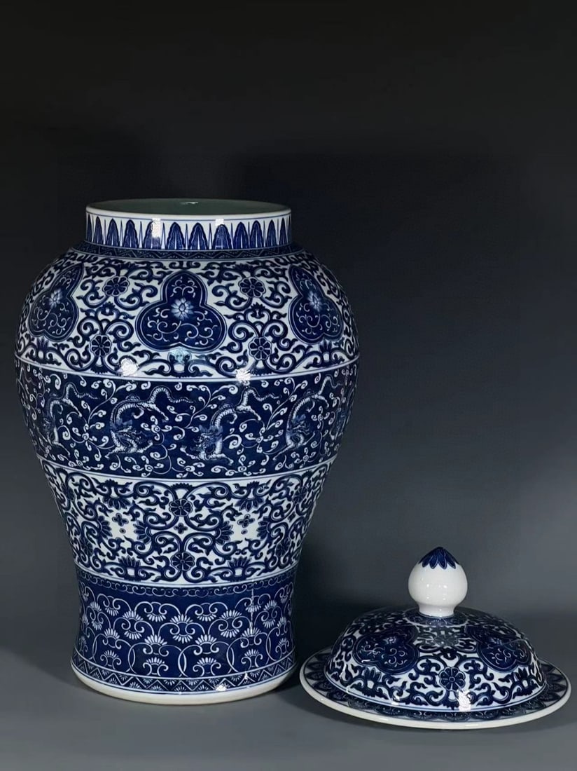 A Exquisite Blue and White Dragon Pattern Vase - 6