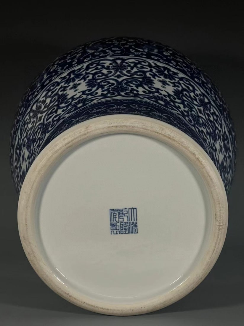 A Exquisite Blue and White Dragon Pattern Vase - 8