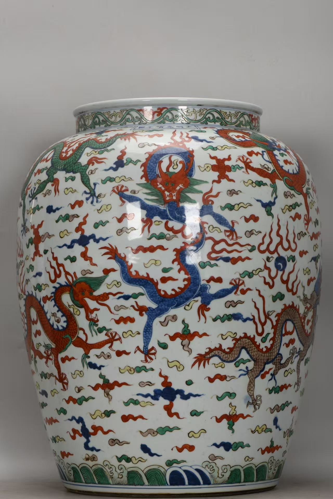 A Exquisite Wucai Dragon Pattern Jar: A Exquisite Wucai Dragon Pattern Jar,Ming Dynasty, China,Jiajing Six-character Mark,Size:20.9inx10.6inx16.1in 五彩龙纹罐,中国明代,嘉靖