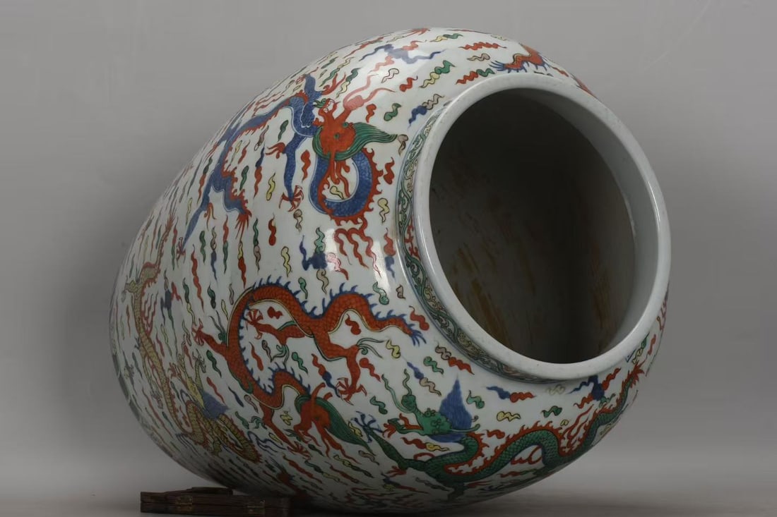 A Exquisite Wucai Dragon Pattern Jar - 3