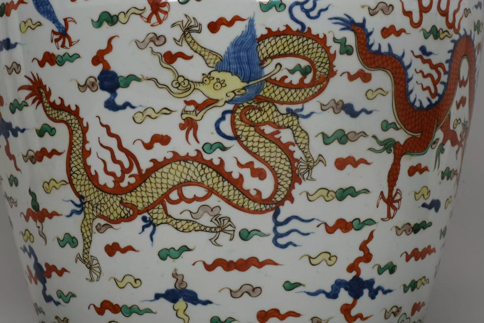 A Exquisite Wucai Dragon Pattern Jar - 6