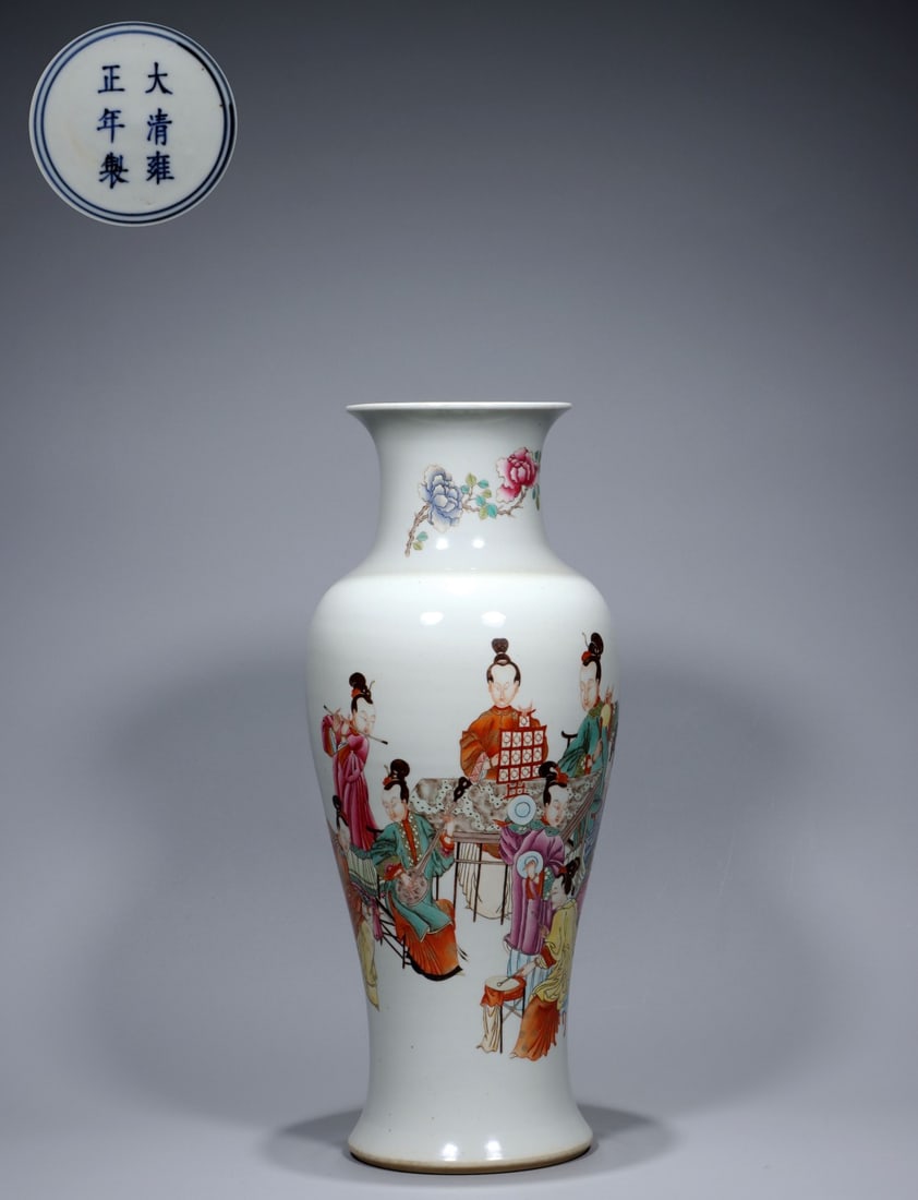 A Exquisite Famille-Rose Figures Pattern Vase: A Exquisite Famille-Rose Figures Pattern Vase,Qing Dynasty, China,Yongzheng Six-character Mark,Size:17.9inx5.3inx7.3inx5.9in,Weight:2933g 粉彩人物纹瓶,中Þ