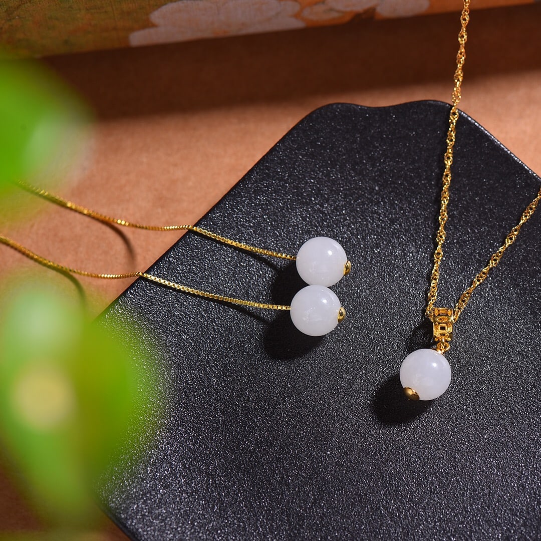 A Set of Exquisite Silver-Inlaid Hotan Jade Jewelry: A Set of Exquisite Silver-Inlaid Hotan Jade Jewelry,Size:0.3inx0.3in(pendant) 0.3inx0.3in(ear threads) 一套银镶嵌和田玉配饰