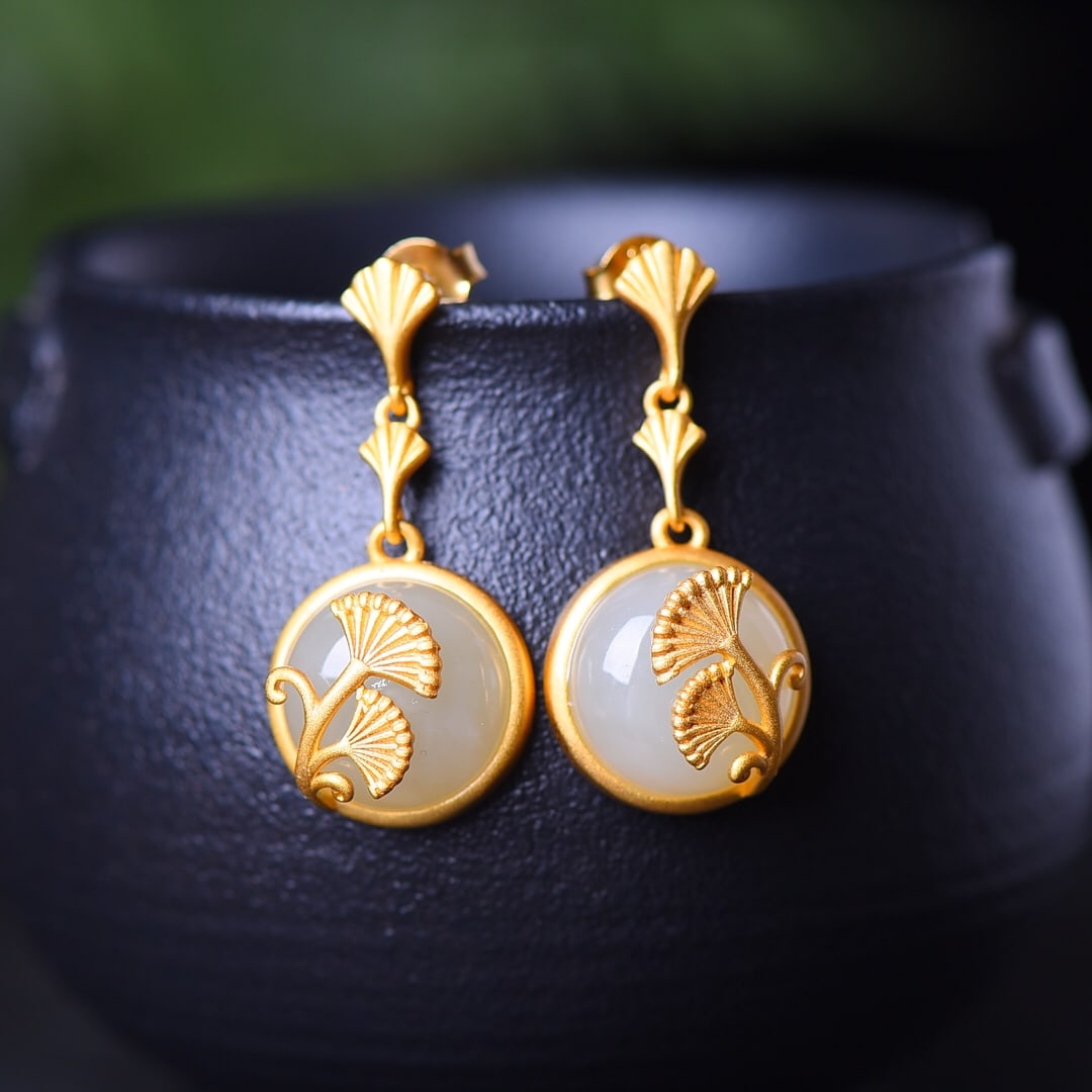 A pair of Exquisite Silver-Inlaid Hotan Jade Earring: A pair of Exquisite Silver-Inlaid Hotan Jade Earring,Size:0.4inx0.4in 一对银镶嵌和田玉耳坠