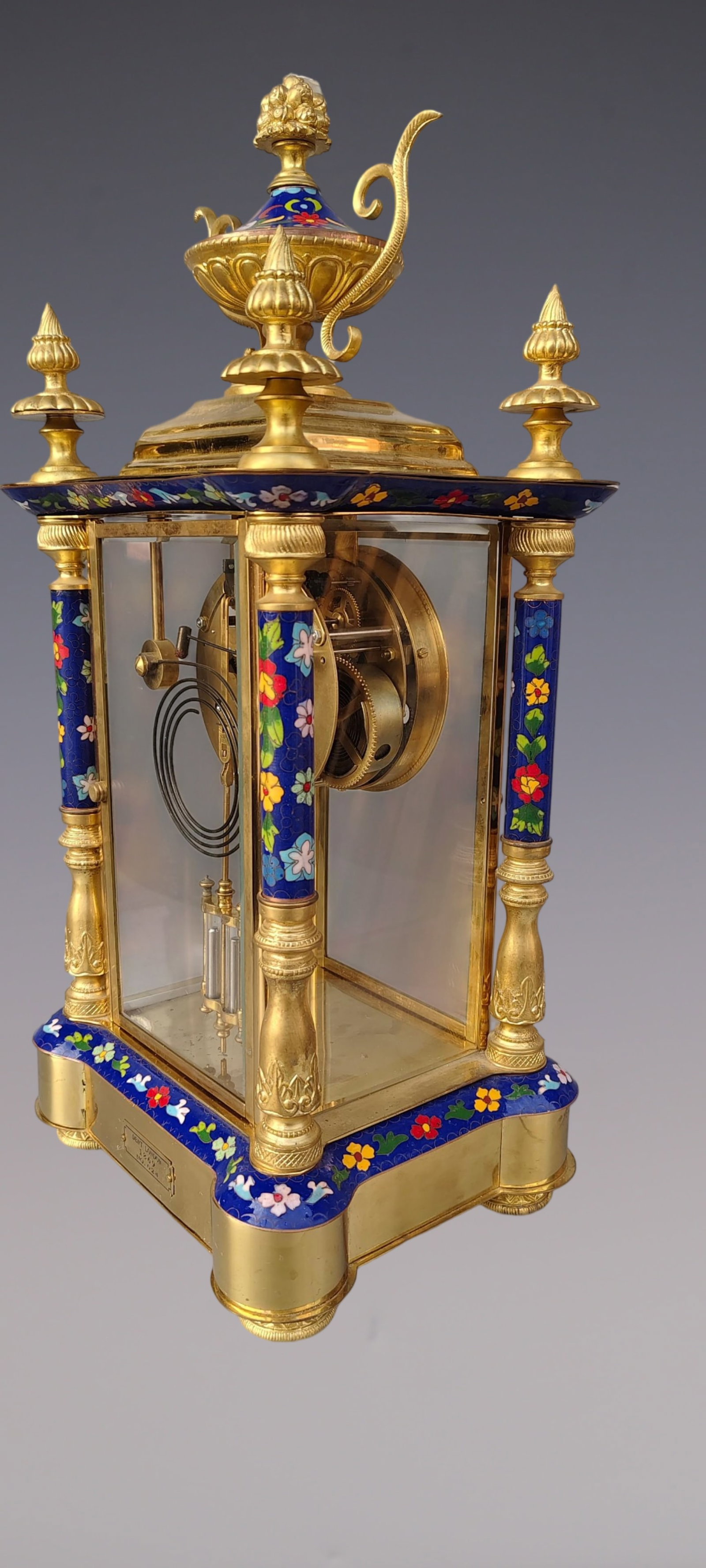 An Exquisite Gilt Bronze Flower Pattern Figure Pattern Clock - 6
