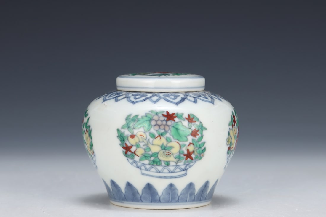 An Exquisite Doucai Flower Pattern Jar - 3