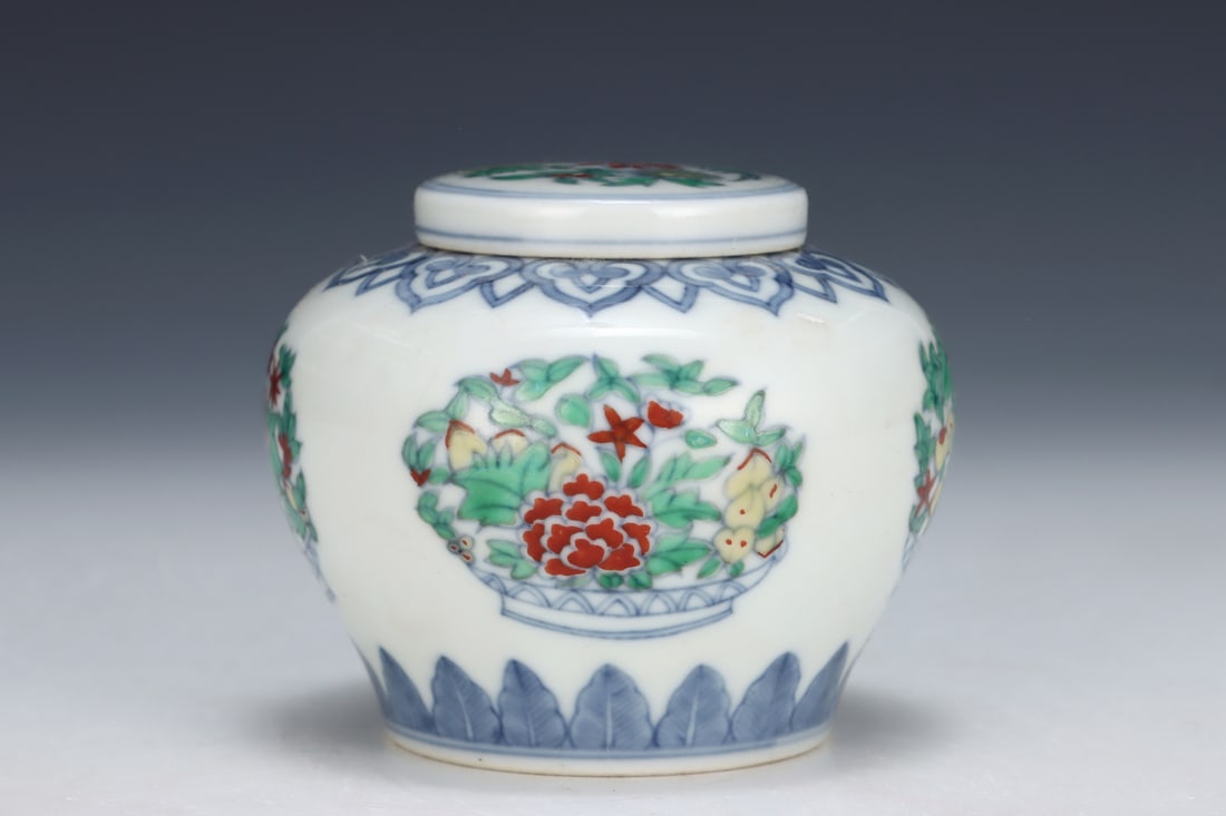 An Exquisite Doucai Flower Pattern Jar - 4