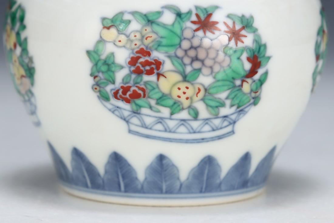 An Exquisite Doucai Flower Pattern Jar - 6