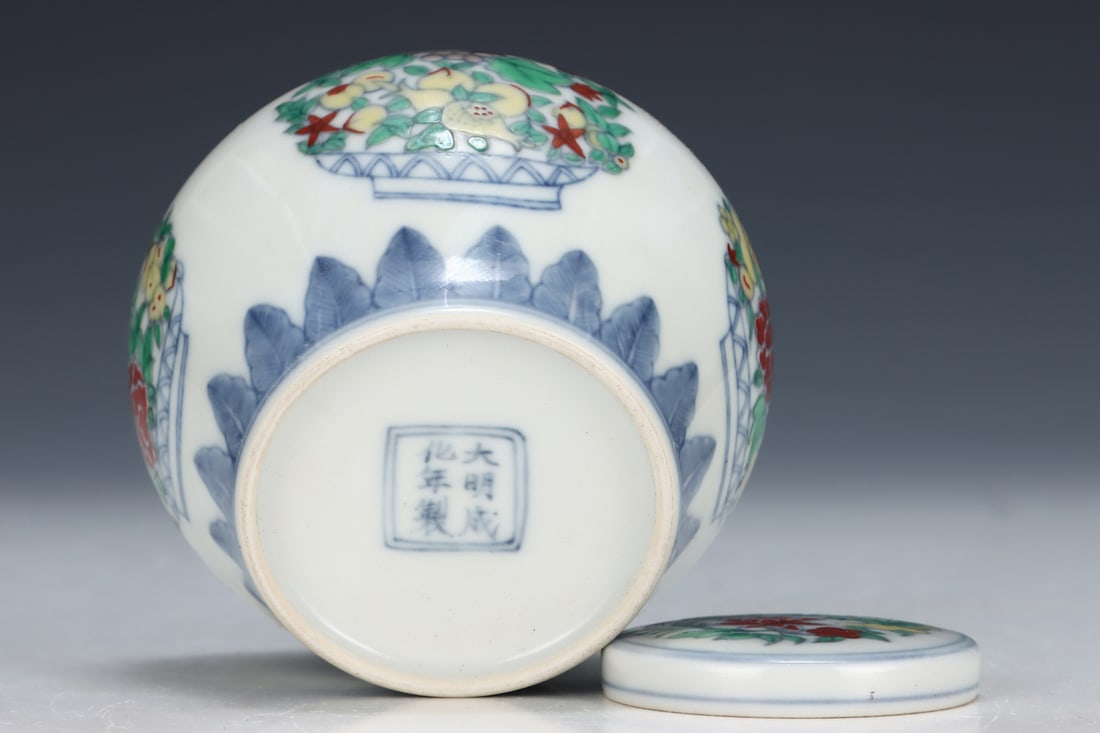 An Exquisite Doucai Flower Pattern Jar - 9
