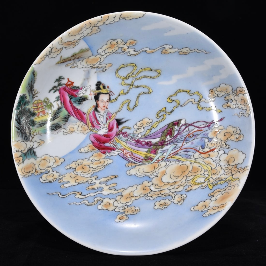An Exquisite Famille-Rose Character and Story Pattern Plate: An Exquisite Famille-Rose Character and Story Pattern Plate Qing Dynasty, China Yongzheng Six-character Mark Size:1.8inx8.3in粉彩嫦娥奔月纹盘 中&#