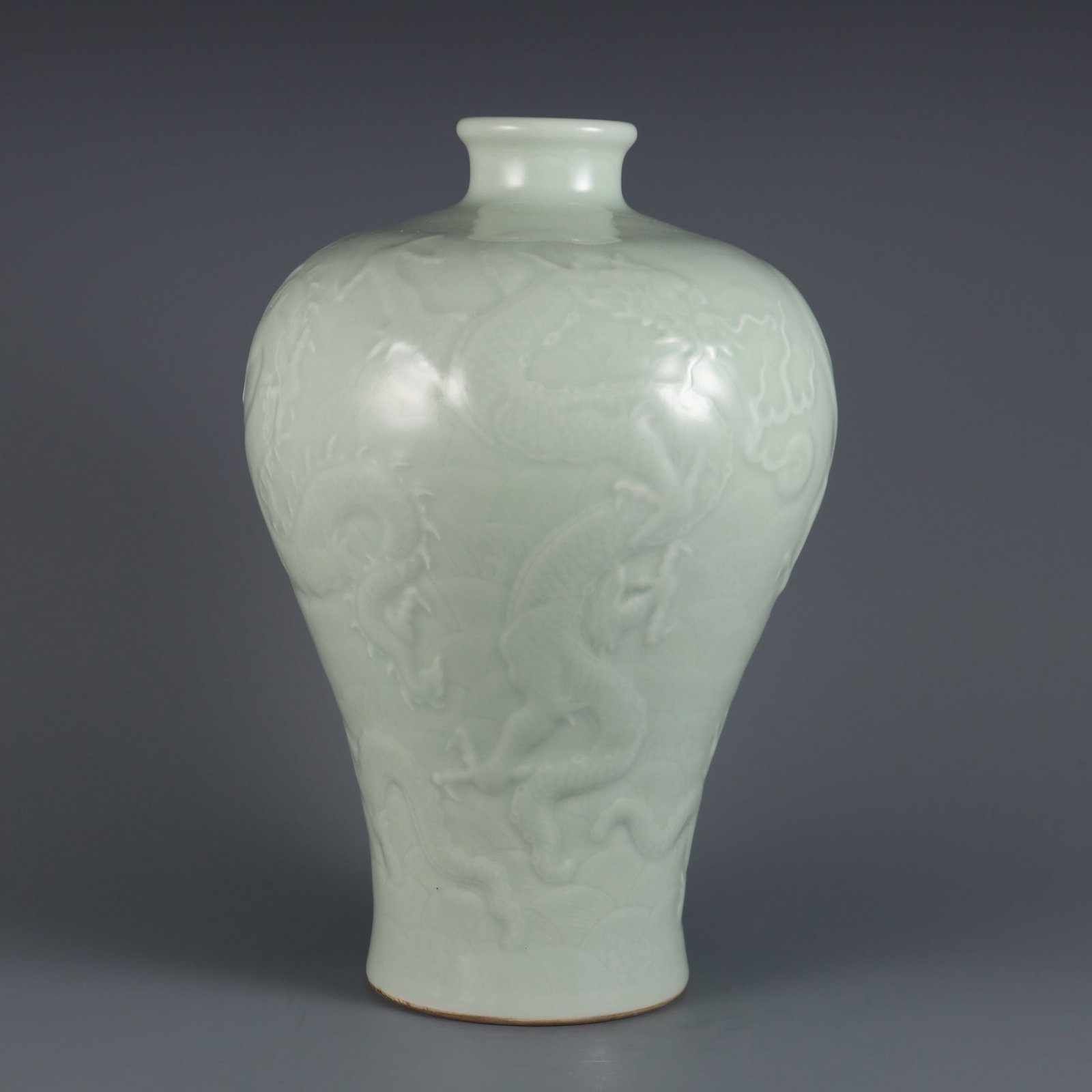 An Exquisite Celadon Glazed Seawater Pattern Dragon Pattern Vase - 3