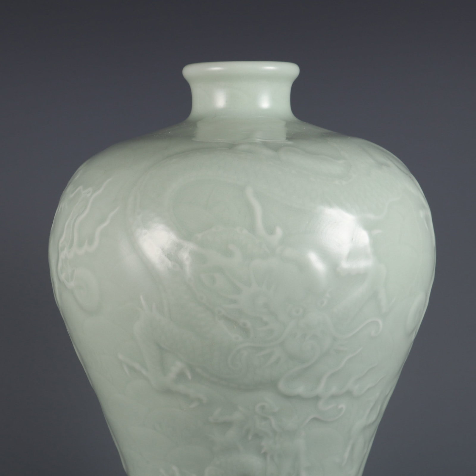 An Exquisite Celadon Glazed Seawater Pattern Dragon Pattern Vase - 4