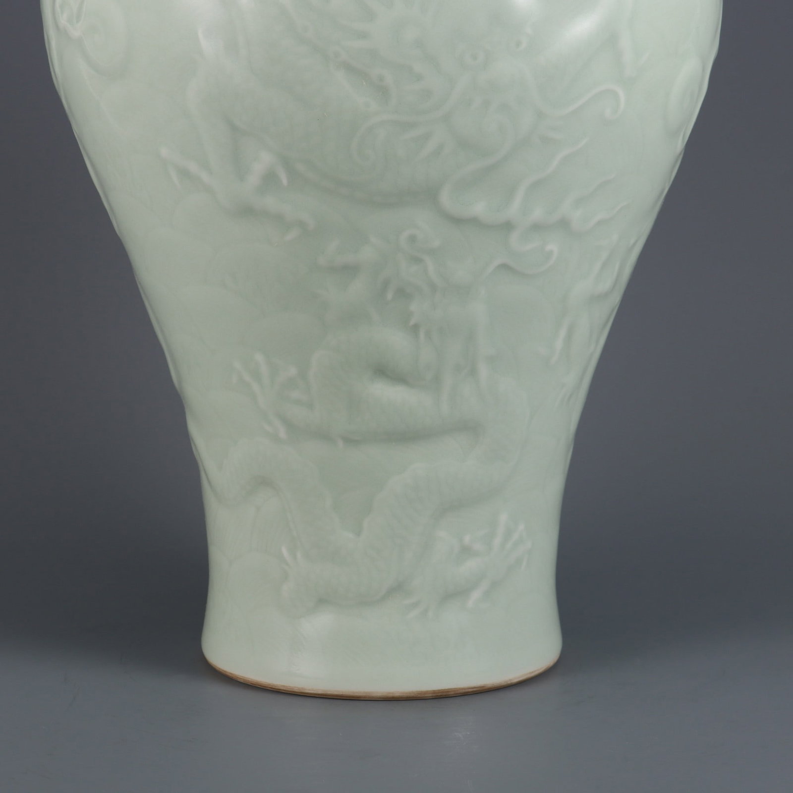An Exquisite Celadon Glazed Seawater Pattern Dragon Pattern Vase - 5