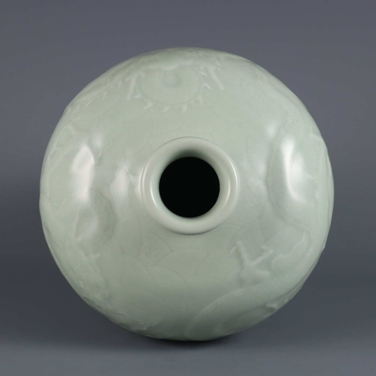 An Exquisite Celadon Glazed Seawater Pattern Dragon Pattern Vase - 7