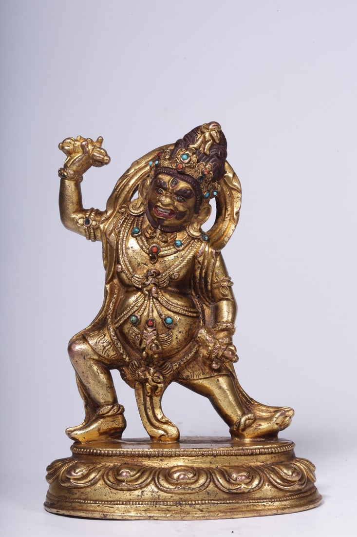 An Exquisite Gilt Bronze Statue of Bodhisattva: An Exquisite Gilt Bronze Statue of Bodhisattva Qing Dynasty, China Size:5.5inx3.9inx2.2in Weight:692g铜鎏金金刚手菩萨造像 中国&#
